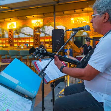 مارماريس بيتش 4*